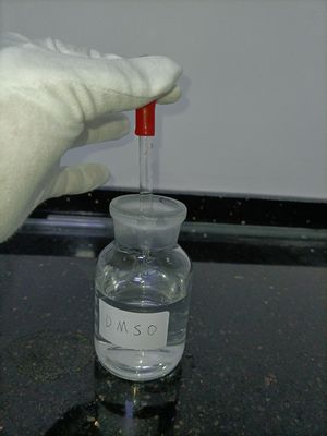 সামান্য গন্ধযুক্ত DMSO ডাইমিথাইল সালফক্সাইড স্বচ্ছ তরল ISO সার্টিফাইড